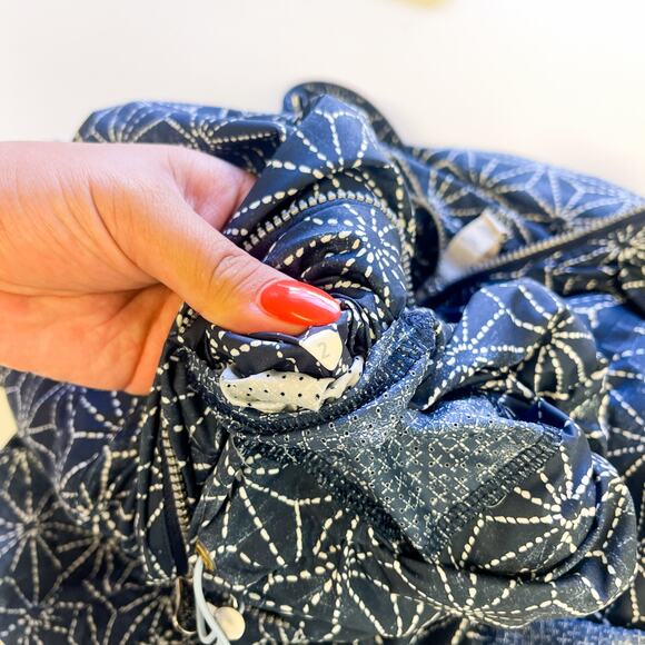 Lululemon Size 2 Blue Printed 1/2 Zip Windbreaker Hooded Jacket - Picture 12 of 14